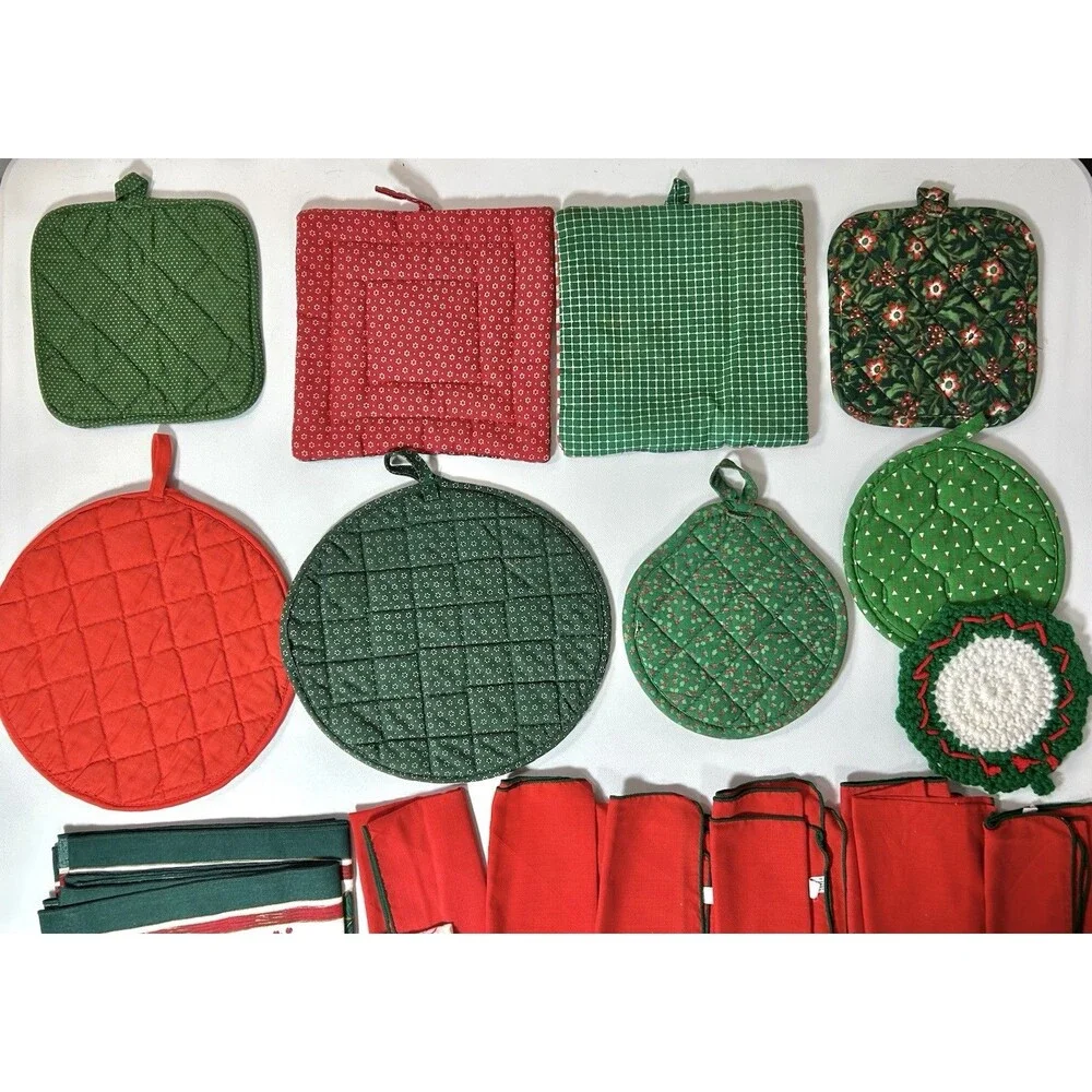 Vintage Lot of Vtg Christmas Cloth 9 Potholders 8 Napkins Table Kitchen Decor